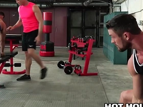 Hothouse ryan rose cumshot for 2 of his boys at the gym